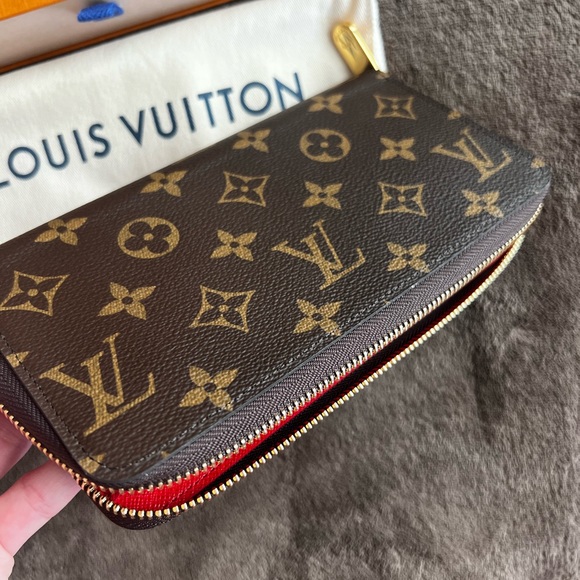 LOUIS VUITTON MONOGRAM ZIPPY WALLET LONG - Picture 14 of 14